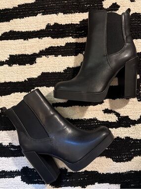 Zigi Soho Black Platform Ankle Boots